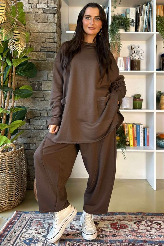 Scamp Raw Seam Funnel Neck Top Chocolate /12 =